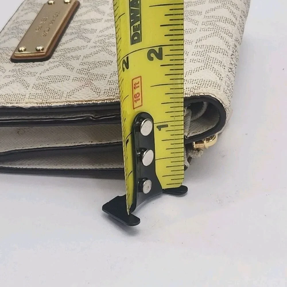 Michael Kors Wallet Beige Jet Set Bifold 4.75